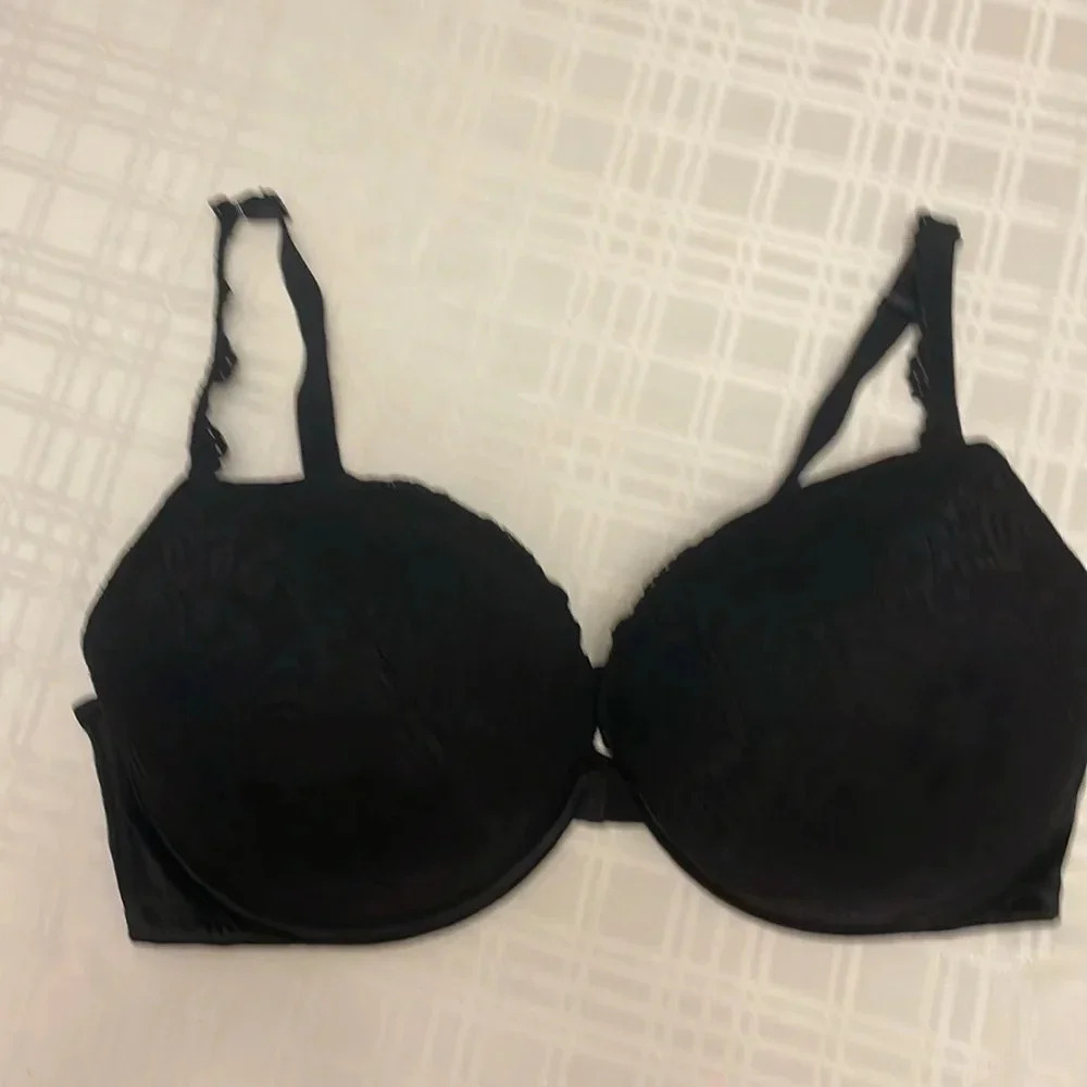 Cacique Black‎ Embroidered Scalloped Plunge Bra